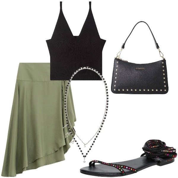 Outfit donna - Serata tra amici. Stile Casual per Serata fuori. Abbinamento con sandali alla schiava, top, collane, borse a spalla, gonne.