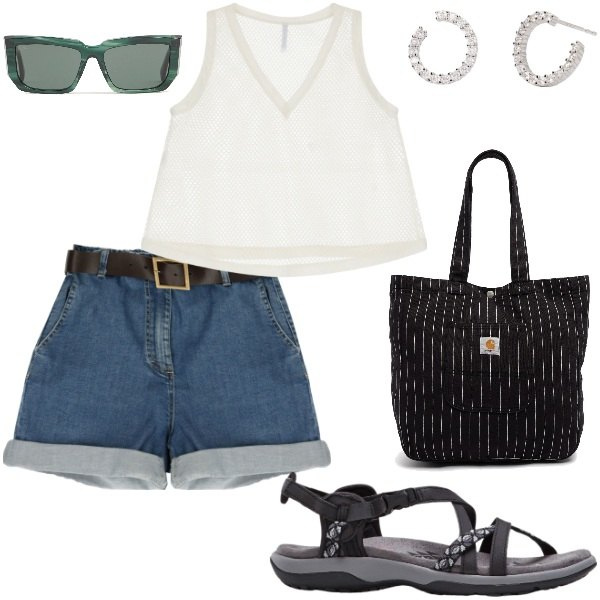 Outfit donna - Outifit di luglio. Stile Casual per Tutti i giorni. Abbinamento con sandali, orecchini, bermuda, t-shirt, occhiali da sole, borse tote.