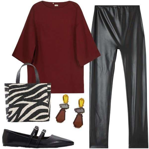 Outfit donna - Saldi. Stile Urban per Tutti i giorni. Abbinamento con borse a mano, ballerine, treggings, orecchini, vestiti corti.