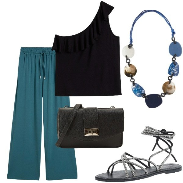 Outfit donna - Le serate di Luglio. Stile Casual per Serata fuori. Abbinamento con top, pantaloni, sandali alla schiava, borse a tracolla, collane.