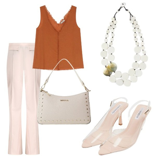 Outfit donna - Cerimonia tra intimi. Stile Casual per Serata fuori. Abbinamento con sandali col tacco, pantaloni, borse a spalla, top, ciondoli.