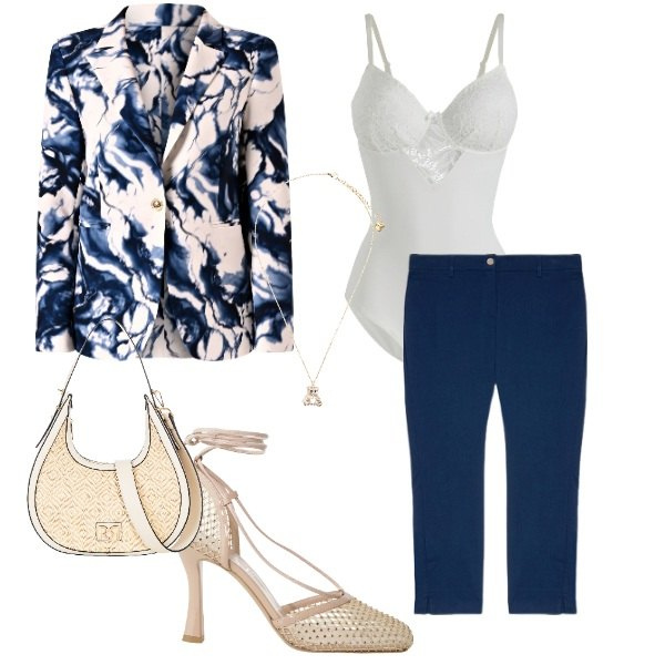 Outfit donna - Eleganza Astratta in Blu. Stile Casual chic per Serata fuori. Abbinamento con body, blazer, borse a mano, ciondoli, décolleté, pantaloni chino.