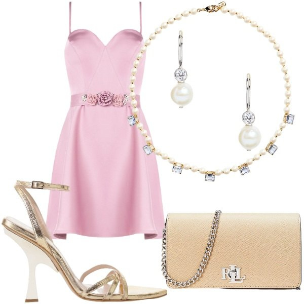 Outfit donna - come una principessa. Stile Romantica per Serata fuori. Abbinamento con vestiti corti, sandali col tacco, borse a tracolla, collane, orecchini.