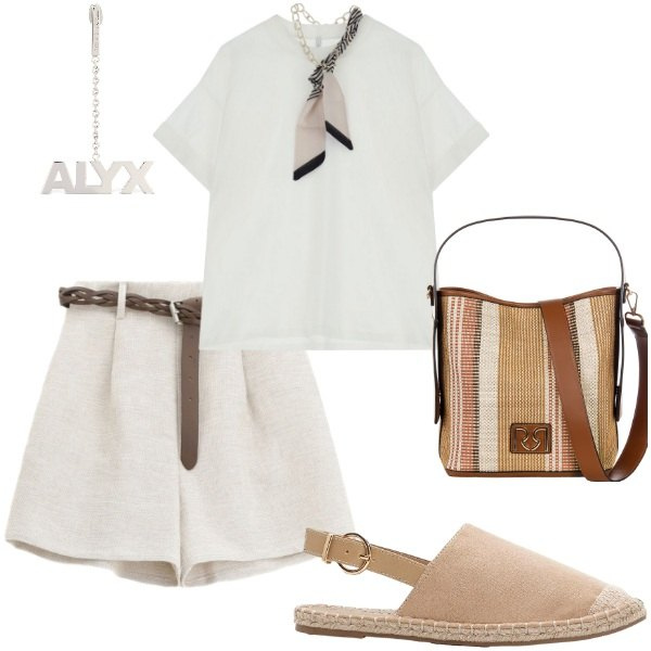 Outfit donna - Serata tra amici. Stile Casual chic per Tutti i giorni. Abbinamento con espadrillas, t-shirt, shorts, borse a secchiello, orecchini.