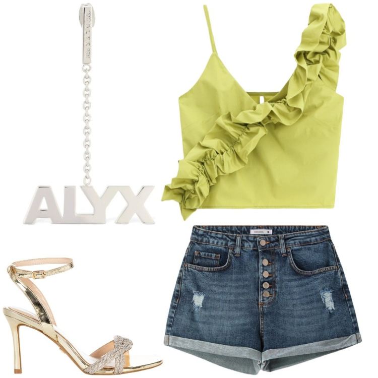 Outfit donna - Party. Stile Casual chic per Serata fuori. Abbinamento con top, shorts, sandali col tacco, orecchini.