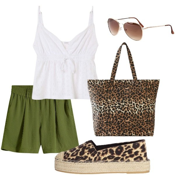 Outfit donna - Outifit di luglio. Stile Casual per Tutti i giorni. Abbinamento con bermuda, shopping bag, occhiali da sole, canottiere, espadrillas.