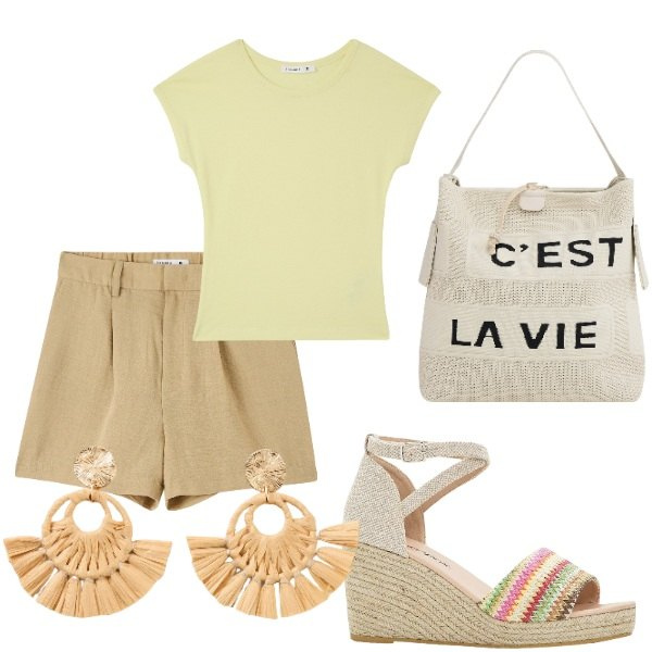 Outfit donna - Outifit di luglio. Stile Casual per Tutti i giorni. Abbinamento con orecchini, sandali, t-shirt, bermuda, borse a mano.