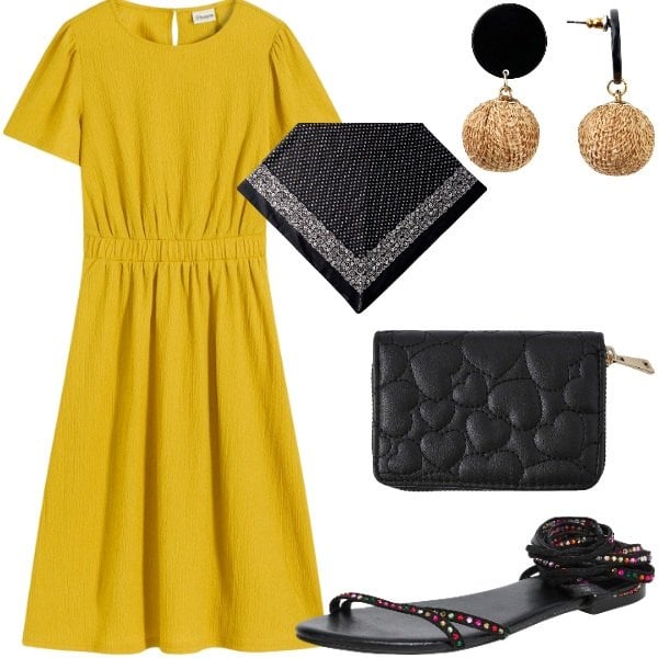 Outfit donna - Outifit di luglio. Stile Casual per Tutti i giorni. Abbinamento con vestiti, orecchini, sandali alla schiava, portafogli, foulard.