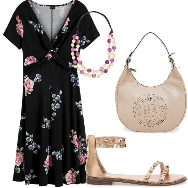 Outfit donna - Di sera ad Agosto. Stile Casual per Tutti i giorni. Abbinamento con vestiti lunghi, sandali, borse a spalla, collane.