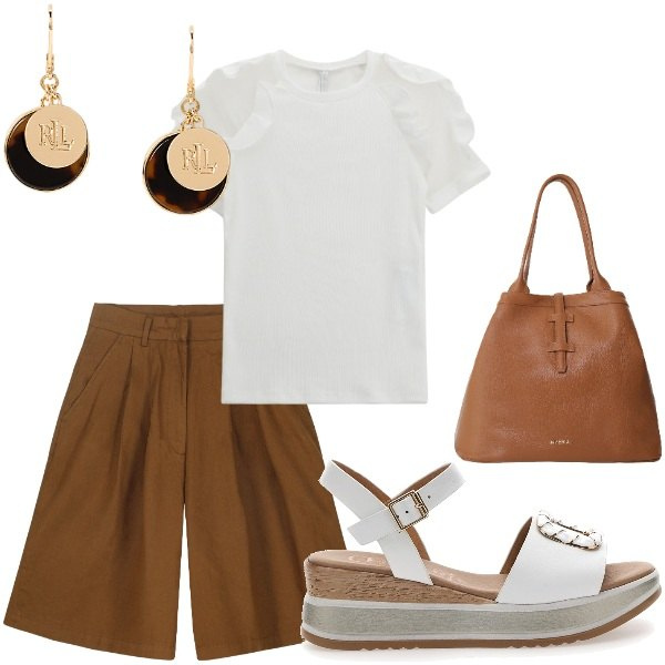 Outfit donna - Serata tra amici. Stile Casual per Serata fuori. Abbinamento con t-shirt, borse tote, orecchini, sandali, bermuda.