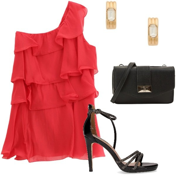 Outfit donna - A cena fuori. Stile Casual chic per Serata fuori. Abbinamento con borse a tracolla, vestiti corti, orecchini, sandali in pelle.