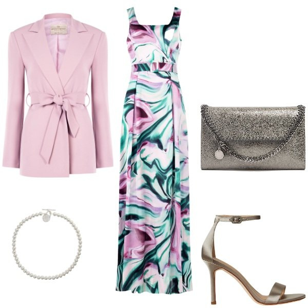 Outfit donna - semplice raffinatezza. Stile Chic per Serata fuori. Abbinamento con vestiti lunghi, blazer, collane, sandali col tacco, pochette.