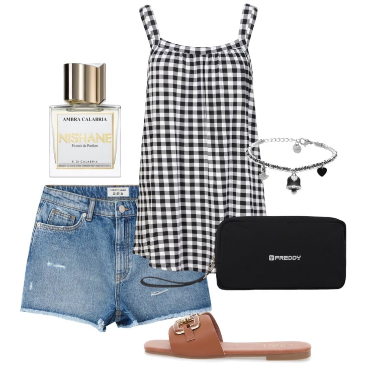 Outfit donna - Vichy d"agosto. Stile Casual chic per Tutti i giorni. Abbinamento con top, profumi, shorts, valigie, braccialetti, ciabatte.