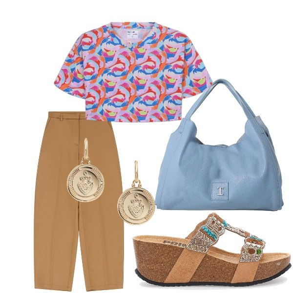 Outfit donna - Di sera ad Agosto. Stile Casual chic per Tutti i giorni. Abbinamento con t-shirt, pochette, pantaloni, orecchini, zeppe.