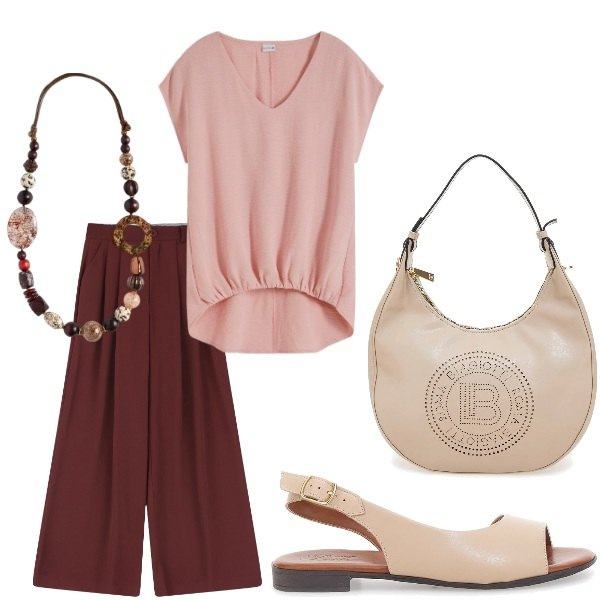 Outfit donna - Di sera ad Agosto. Stile Casual per Serata fuori. Abbinamento con top, pantaloni, sandali in pelle, borse a spalla, collane.