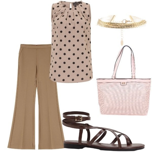 Outfit donna - Di sera ad Agosto. Stile Casual chic per Serata fuori. Abbinamento con top, sandali, pantaloni, braccialetti, borse a spalla.