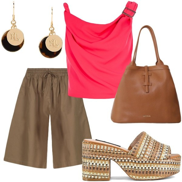 Outfit donna - Di sera ad Agosto. Stile Casual per Tutti i giorni. Abbinamento con top, borse tote, orecchini, zeppe, bermuda.