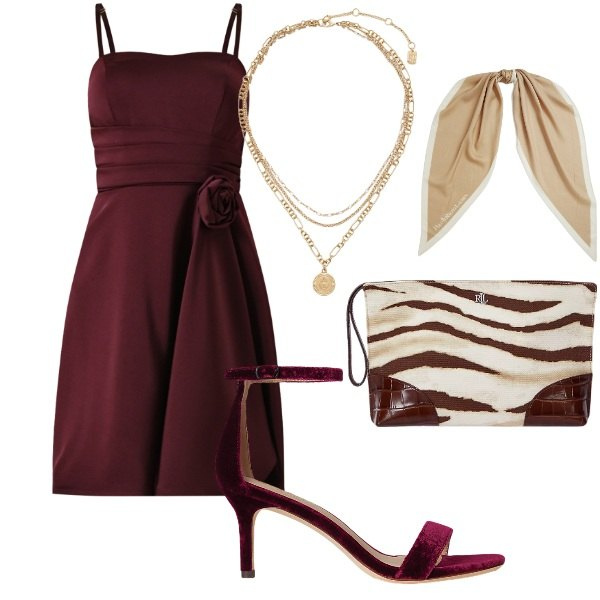 Outfit donna - Compleanno a sopresa. Stile Casual chic per Serata fuori. Abbinamento con vestiti corti, pochette, sandali in pelle, ciondoli, foulard.