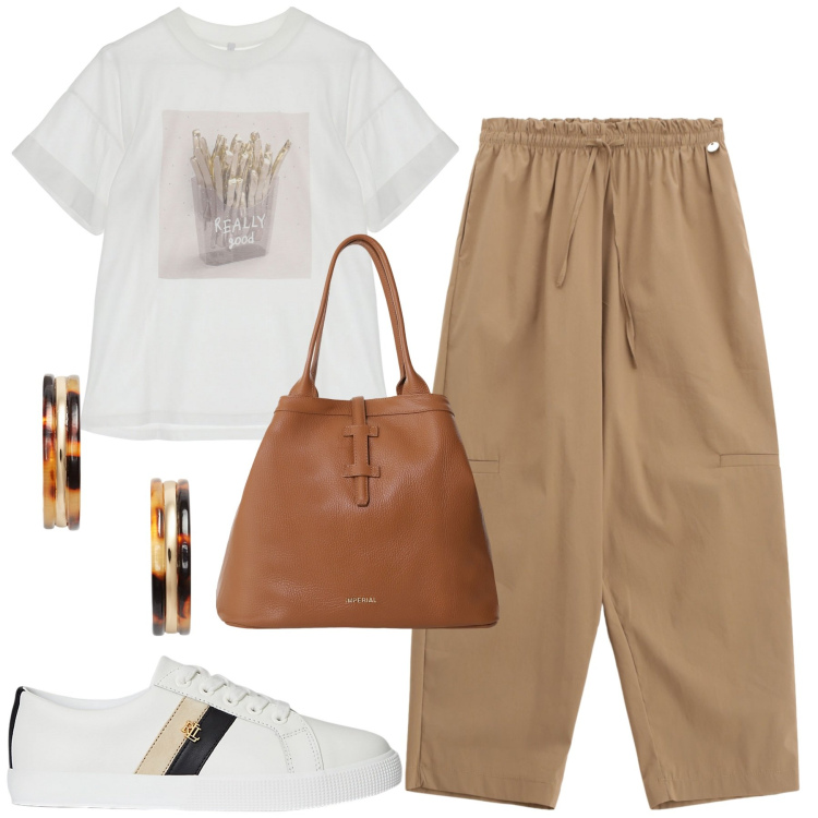 Outfit donna - Agosto. Stile Casual per Tutti i giorni. Abbinamento con pantaloni corti, t-shirt, borse tote, orecchini, sneakers.