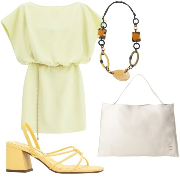 Outfit donna - Ferragosto. Stile Casual chic per Serata fuori. Abbinamento con sandali col tacco, collane, vestiti corti, borse a spalla.