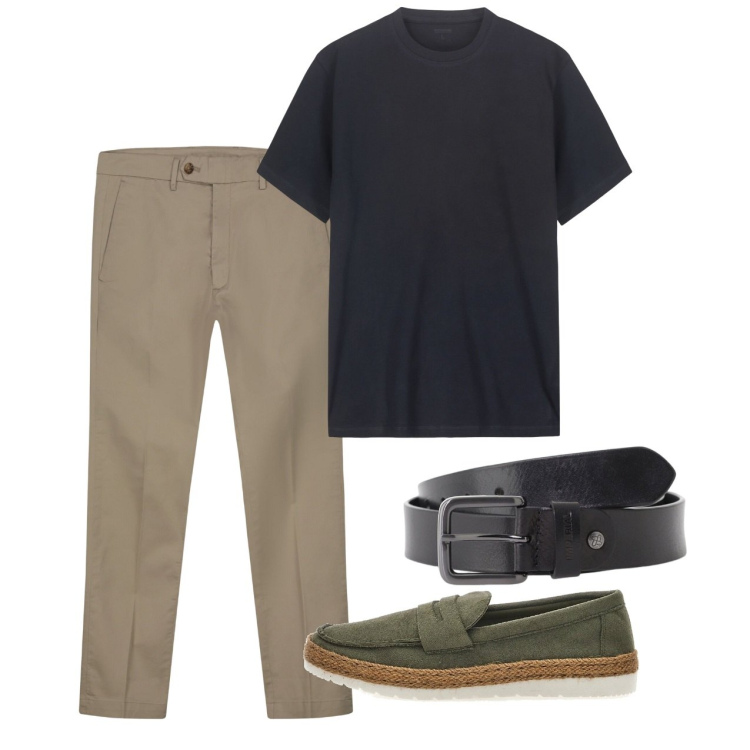 Outfit uomo - Agosto. Stile Casual per Tutti i giorni. Abbinamento con cinture, scarpe stringate, t-shirt, pantaloni chino.