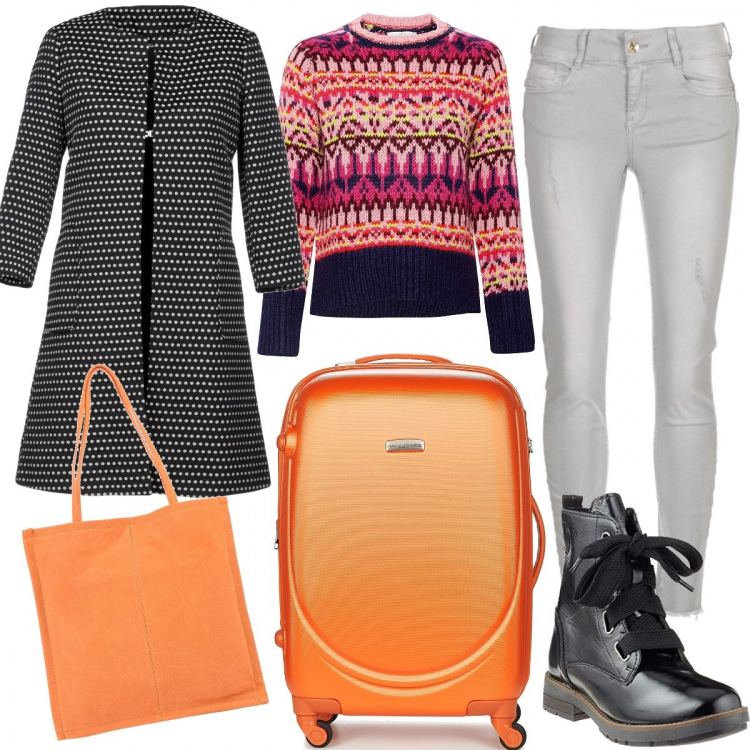 Outfit donna - In viaggio. Stile Urban per Tutti i giorni. Abbinamento con soprabito a pois collo tondo a maniche lunghe interno foderato jacquard, borsa a mano maxi effetto scamosciato doppio manico interno foderato tinta unita, valigia arancione, pantalone grigio, stivali nero, felpa rosa.