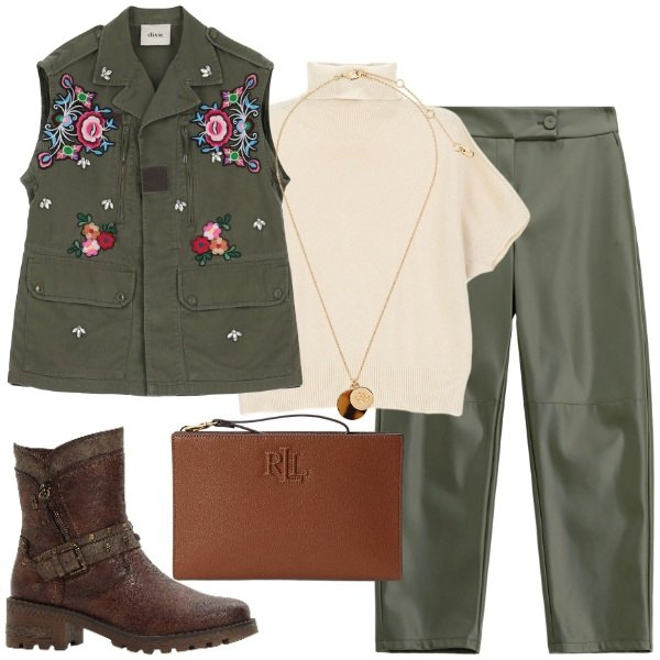 Outfit donna - Minimal chic autunnale - FDC. Stile Chic per Tutti i giorni. Abbinamento con stivaletti, pantaloni, maglieria, gilet, collane, pochette.