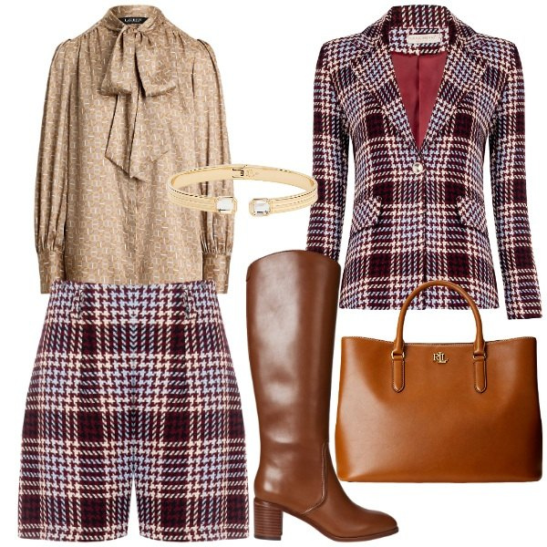 Outfit donna - Nuove tendenze: il ritorno del tartan. Stile Chic per Ufficio. Abbinamento con blazer, shorts, borse a mano, stivali, camicie, braccialetti.