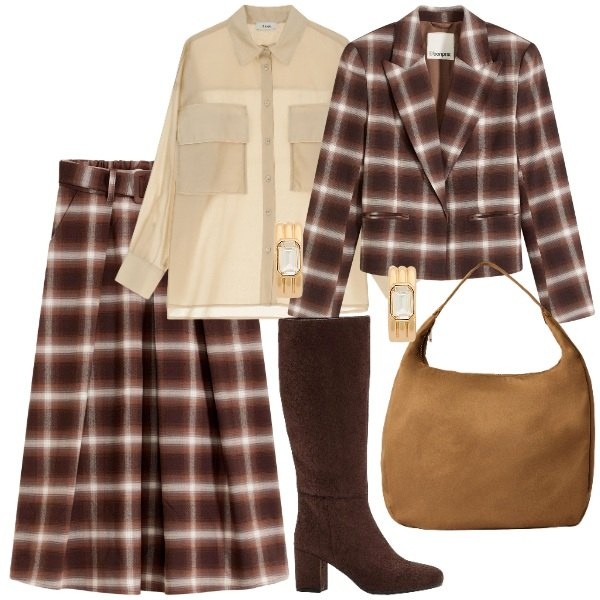Outfit donna - Nuove tendenze: il ritorno del tartan FD. Stile Chic per Ufficio. Abbinamento con stivali, blazer, gonne, borse a mano, camicie, orecchini.