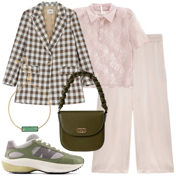 Outfit donna - Settembre. Stile Chic per Tutti i giorni. Abbinamento con sneakers, borse a mano, polo, blazer, braccialetti, pantaloni.