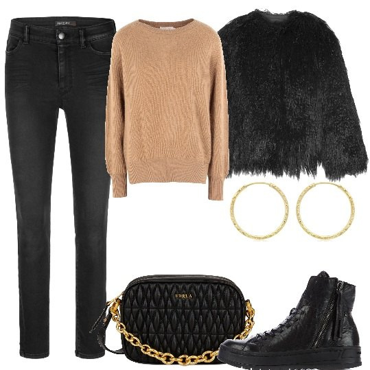 Outfit donna - Rock #182. Stile Rock per Tutti i giorni. Abbinamento con pullover spacchetti laterali lavorato a maglia collo tondo a maniche lunghe taglia media tinta unita, ecopelliccia, sneakers con zip nero, borsa a tracolla mini, orecchini in oro giallo, jeans skinny blu.