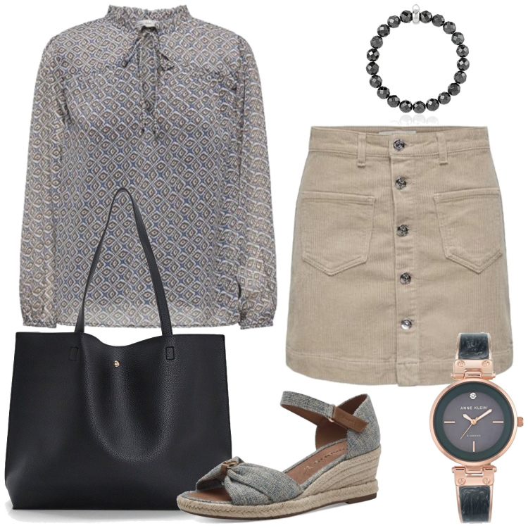 Outfit femme - Nina. Style Casual chic pour Bureau. Assortir avec tuniques, sandales à talon, bracelets avec cabochons, sacs tote, minijupes, montres.