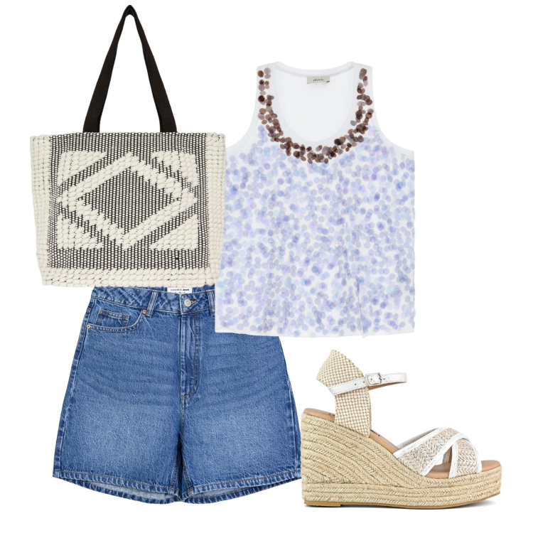 Outfit donna - In vacanza a settembre. Stile Minimal per Mare. Abbinamento con bermuda, top, zeppe, shopping bag.