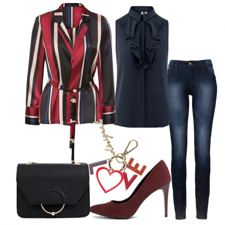 Outfit donna - Blazer in satin e skinny. Stile Trendy per Tutti i giorni. Abbinamento con jeans skinny, blazer con cintura effetto satinato nero, top con volant e balze blu, décolleté con tacco alto, borsa a mano petite, portachiavi.