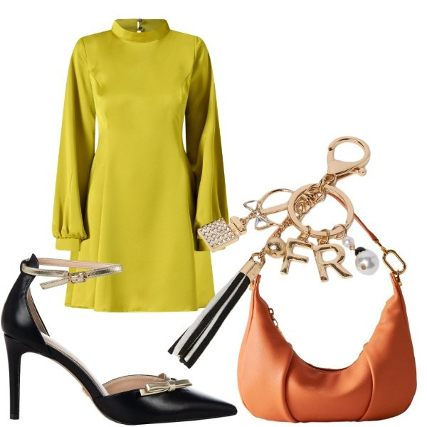 Outfit donna - un tocco di senape. Stile Trendy per Tutti i giorni. Abbinamento con décolleté, vestiti corti, borse a spalla, portachiavi.
