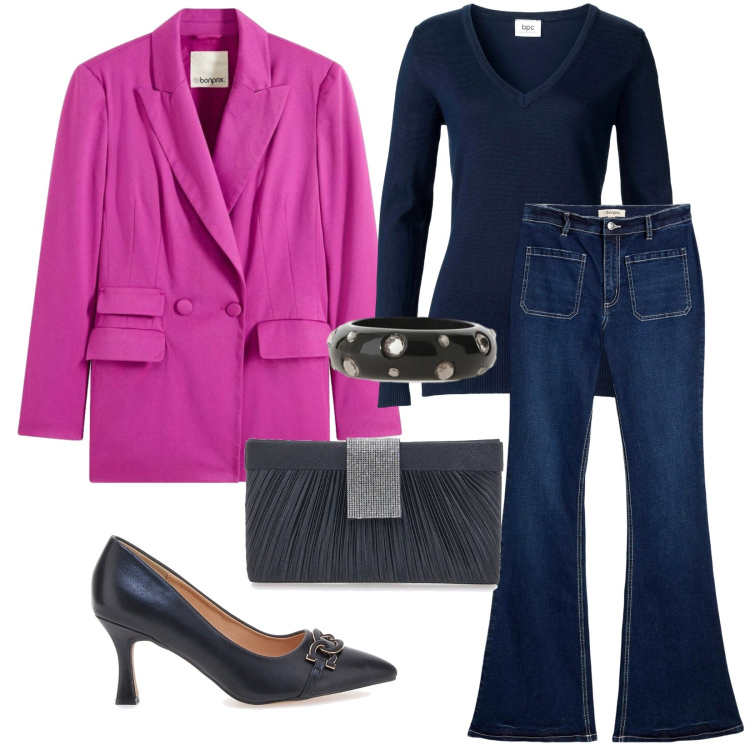 Outfit donna - Aperitivo in centro. Stile Chic per Serata fuori. Abbinamento con maglieria, jeans bootcut, blazer, anelli, décolleté, pochette.