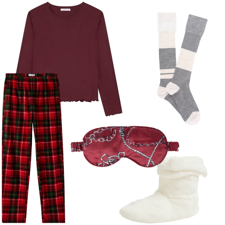 Outfit donna - Serata relax. Stile Casual per Tutti i giorni. Abbinamento con pantofole, pigiama, pigiama, calzini, pigiama.