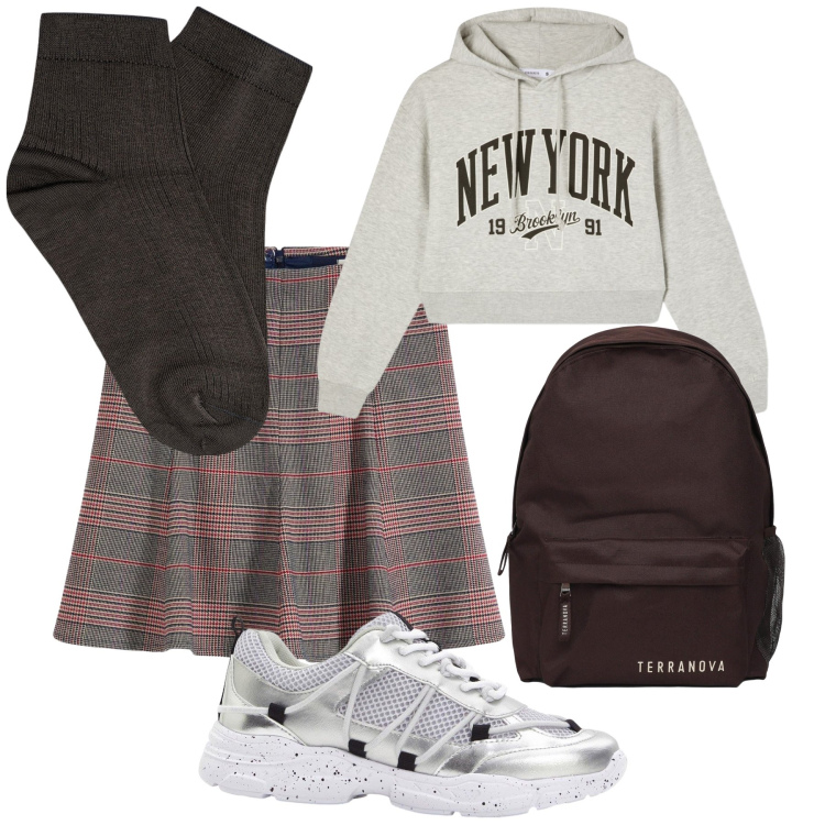 Outfit donna - Sportiva in gonna. Stile Sporty chic per Tutti i giorni. Abbinamento con sneakers, minigonne, zaini, felpe con cappuccio, collant.