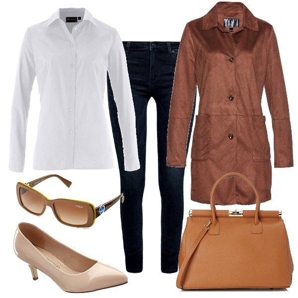 Outfit donna - Basic #1326. Stile Basic per Ufficio. Abbinamento con camicie, giacca effetto scamosciato collo classico con bottoni marrone, décolleté, borsa a mano, occhiali da sole marrone, jeans skinny blu e blu scuro.