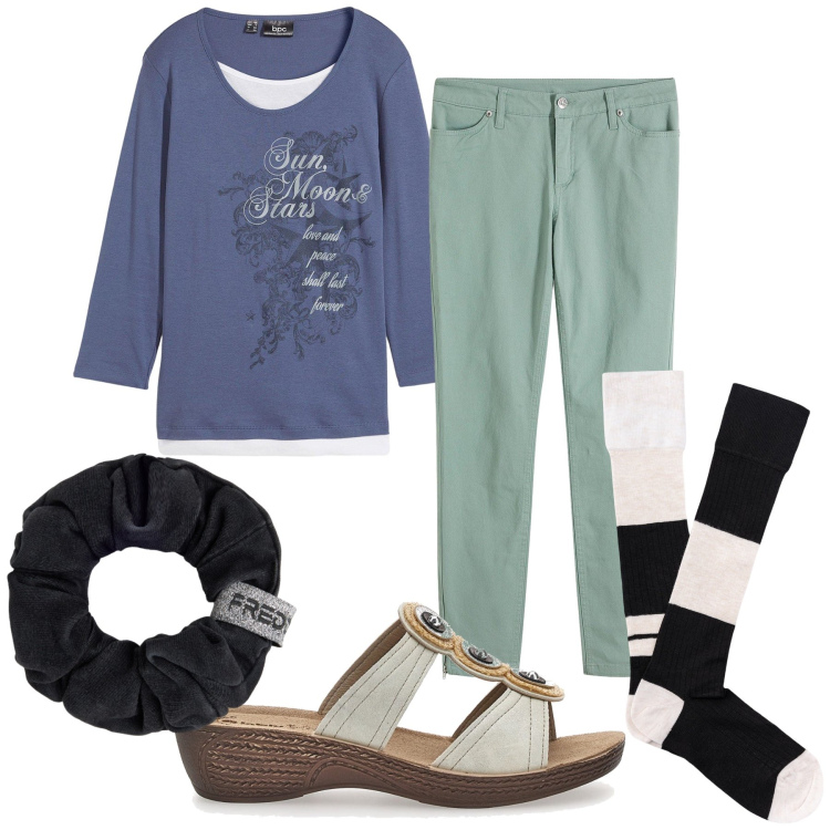 Outfit donna - Relax casalingo in sconto. Stile Basic per Tutti i giorni. Abbinamento con jeans skinny, maglieria, accessori per capelli, ciabatte, calzini.