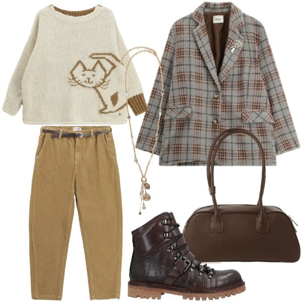 Outfit donna - La bellezza nelle piccole cose. Stile Vintage retrò per Tutti i giorni. Abbinamento con anfibi, blazer, borse a mano, maglieria, pantaloni chino, ciondoli.