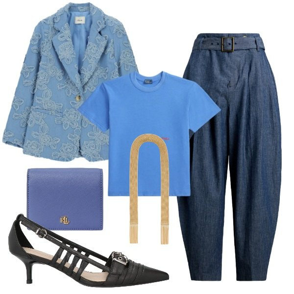 Outfit donna - Il fascino dei dettagli. Stile Trendy per Tutti i giorni. Abbinamento con décolleté, blazer, collane, pantaloni, t-shirt, portafogli.