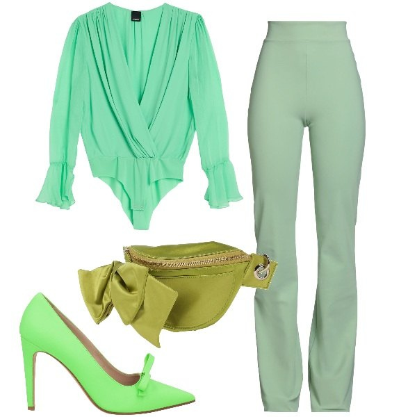 Outfit donna - New York Disco. Stile Glamour per Serata fuori. Abbinamento con marsupi, body, leggings, décolleté.