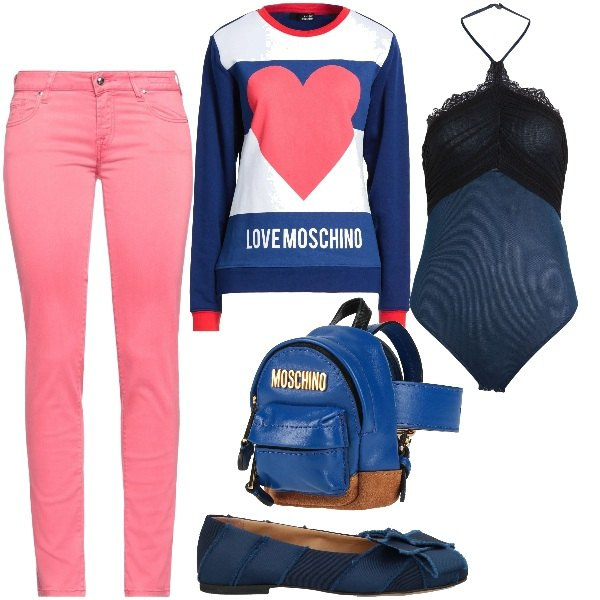Outfit donna - Attitudine primaverile. Stile Urban per Tutti i giorni. Abbinamento con marsupi, jeans, felpe, body, ballerine.