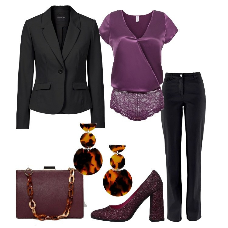 Outfit donna - Body viola e nero per la sera. Stile Trendy per Serata fuori. Abbinamento con pantaloni, body effetto satinato, blazer, décolleté glitter con tacco squadrato a punta tinta unita, catena con cinturino in denim con gancetto, orecchini pendenti marrone.