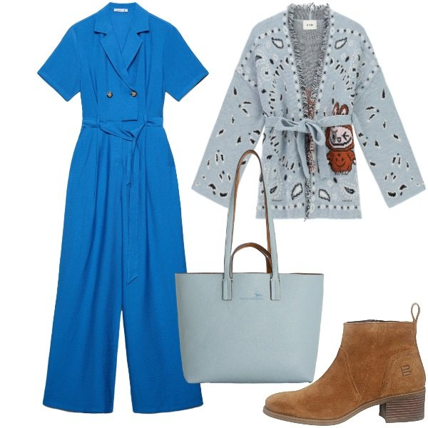 Outfit donna - Jumpsuit celeste. Stile Trendy per Tutti i giorni. Abbinamento con shopping bag, tute, cardigans, stivaletti.