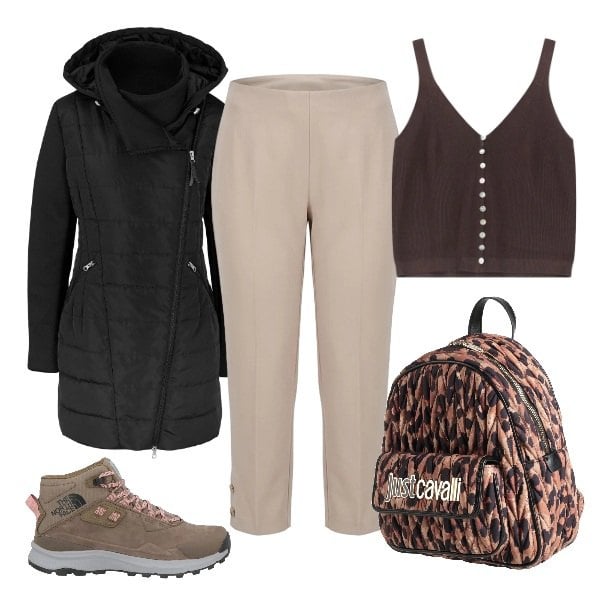 Outfit donna - Curve in movimento coi pantaloni curvy. Stile Casual chic per Tutti i giorni. Abbinamento con stivaletti, zaini, blazer, canottiere, pantaloni.