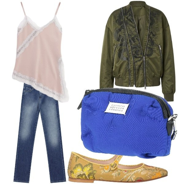 Outfit donna - jeans top di raso rosa ballerine gialle. Stile Casual per Tutti i giorni. Abbinamento con marsupi, ballerine, jeans, canottiere, bomber.
