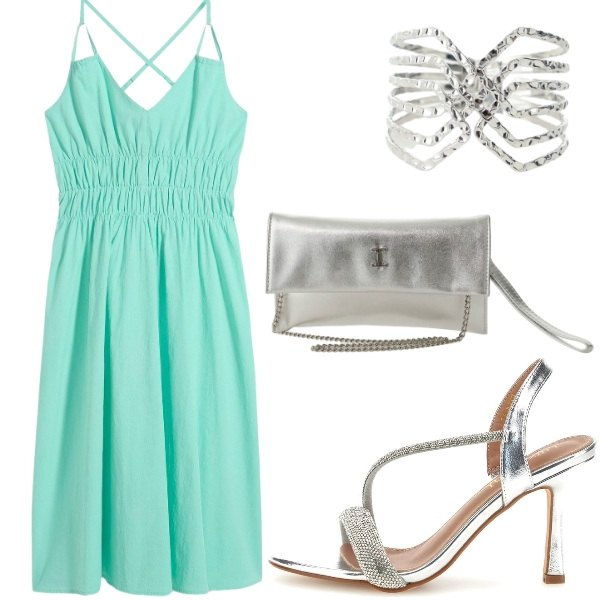 Outfit donna - Serata in riva al mare. Stile Sexy per Serata fuori. Abbinamento con vestiti, borse a tracolla, braccialetti, sandali col tacco.