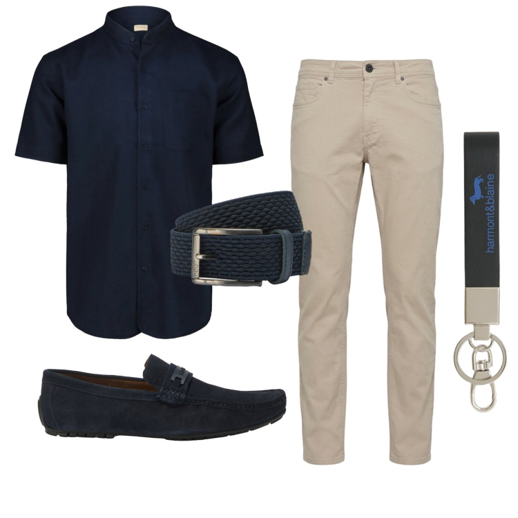 Outfit uomo - Blu e sabbia per l\'estate. Stile Trendy per Ufficio. Abbinamento con portachiavi, pantaloni, scarpe stringate, cinture, camicie a manica corta.